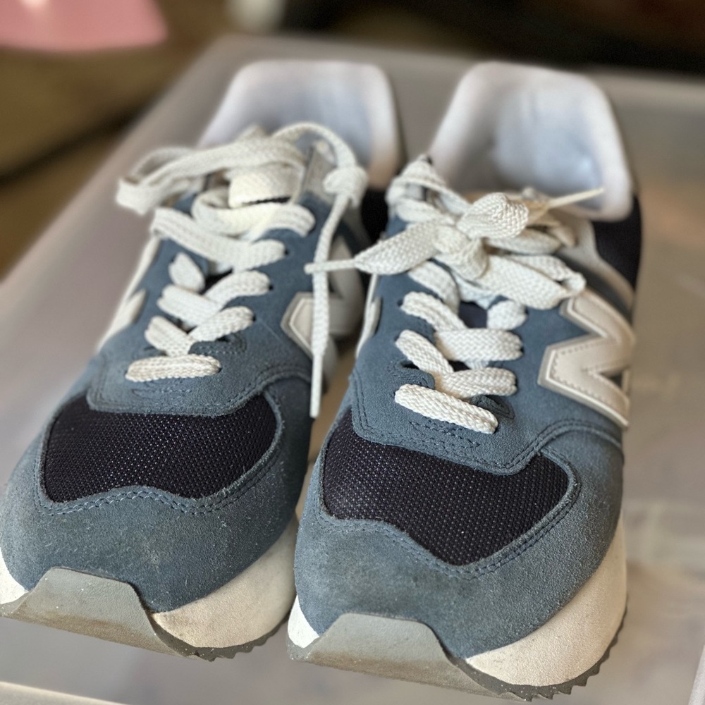 New Balance women’s ' Blue and White Sneakers 574+ - Picture 2 of 3